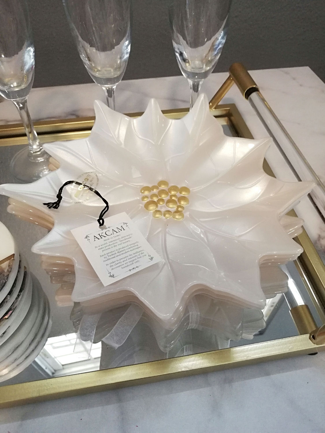 Set platos postre blanco forma flor. 