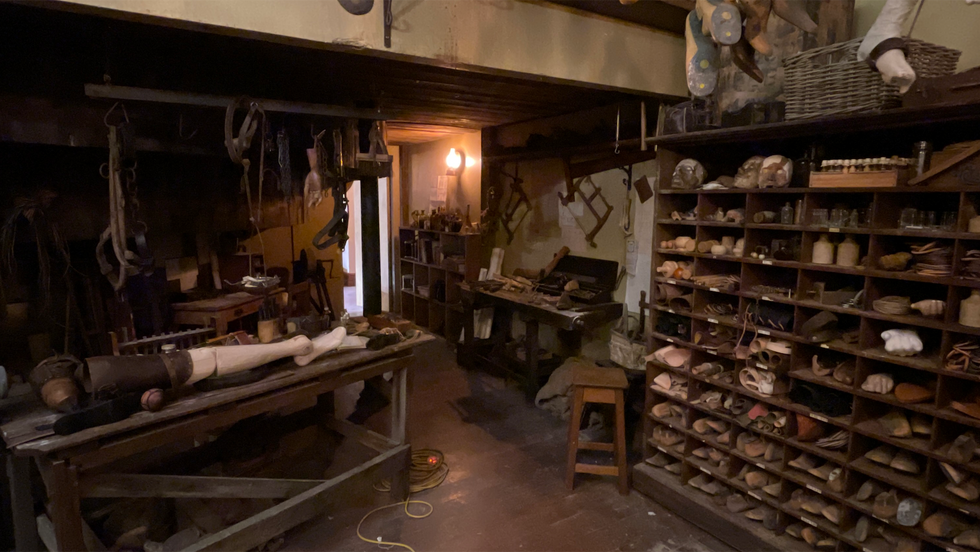 Set_Still_Studio_Build_Hospital_Tom's_Workshop