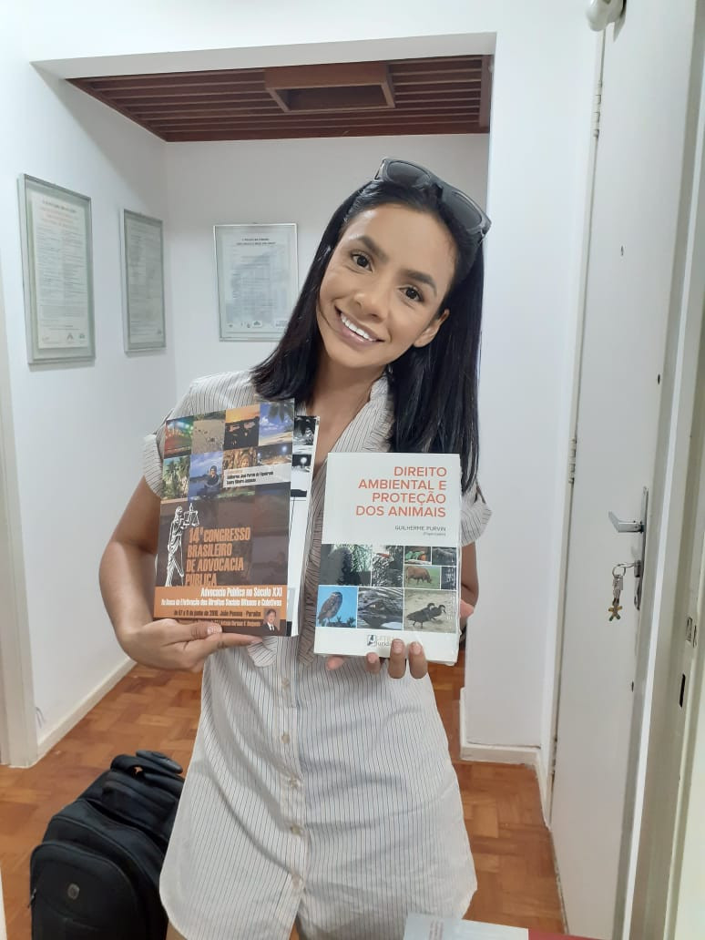 Andressa de Loiola é estudante de Direito da UNICID e recebeu do IBAP, dentre outras publicações, o livro "Direito Ambiental e Proteção dos Animais", organizado pelo prof. Guilherme Purvin, e os anais do 14º Congresso Brasileiro de Advocacia Pública, realizado em João Pessoa/PB, em homenagem ao Ministro Antonio Herman Benjamin.