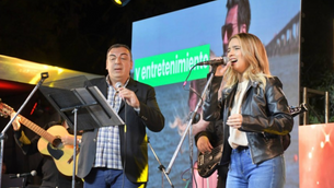 Mes de Corrientes: festival musical dio cierre a los festejos en plaza La Cruz