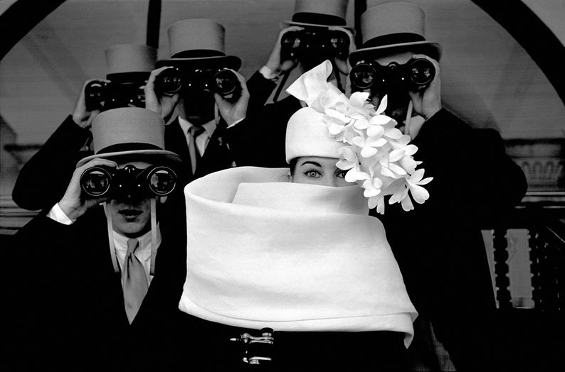1957 Paris, chapeau de Givenchy