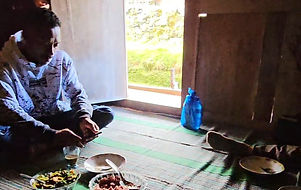 repas chez l'habitant à Belaraghi, village traditionnel de Flores