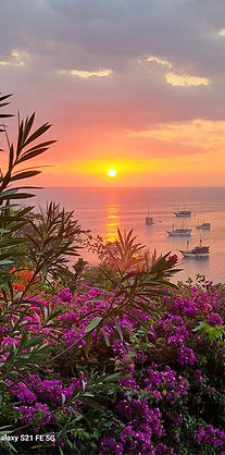 coucher de soleil à Labuan Bajo sur l'ile de Flores en Indonesie