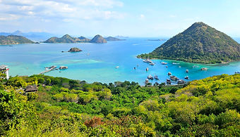 vue sur les iles Komodo depuis Flores en Indonésie