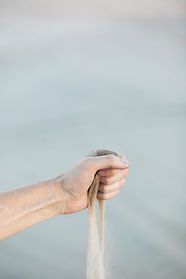 Hand streuen Sand