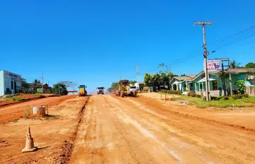 Obras no perímetro urbano da RO-420, no distrito de Jacinópolis, são intensificadas para receber asfalto novo