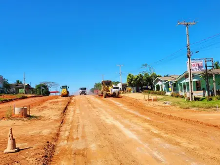 Obras no perímetro urbano da RO-420, no distrito de Jacinópolis, são intensificadas para receber asfalto novo