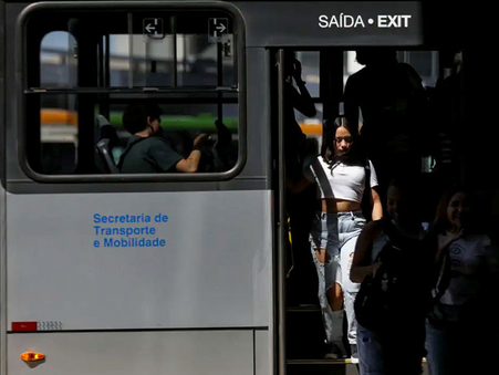 O medo como rotina: o desafio de circular nas cidades sendo mulher