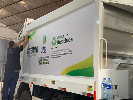 Nova empresa de coleta de lixo recebe aval da Câmara, prefeitura e Tribunal de Contas, após fiscalização no pátio da empresa