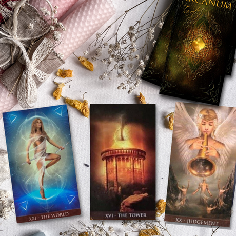 Cartas del Arcanum Tarot con ilustraciones simbólicas y estilo oscuro del tarot contemporáneo