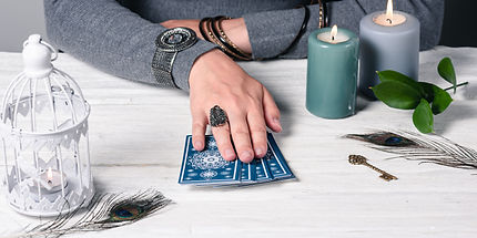 Tarot terapéutico para autoconocimiento, con enfoque en el bienestar emocional y espiritual del consultante