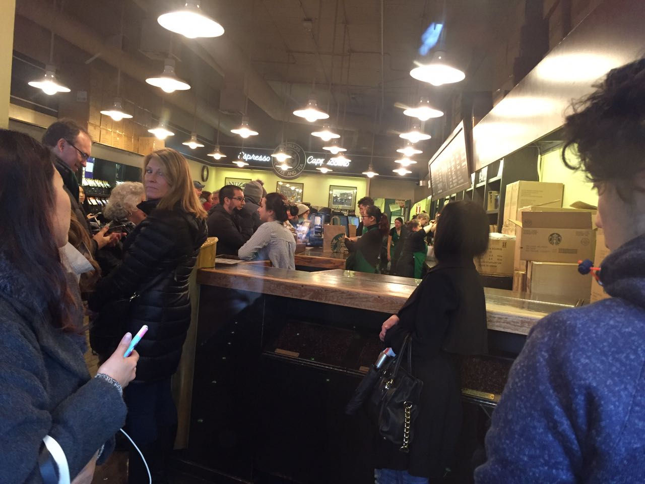 primeira loja da starbucks