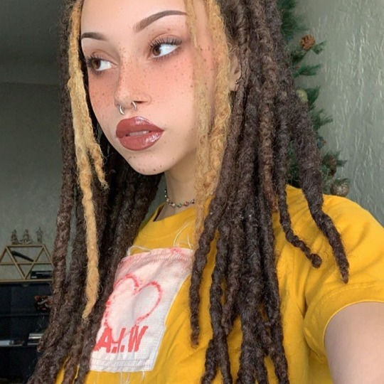 Miniaturbild: W.I.A. COLLECTIONS BLOODY HEART CROP T-SHIRT