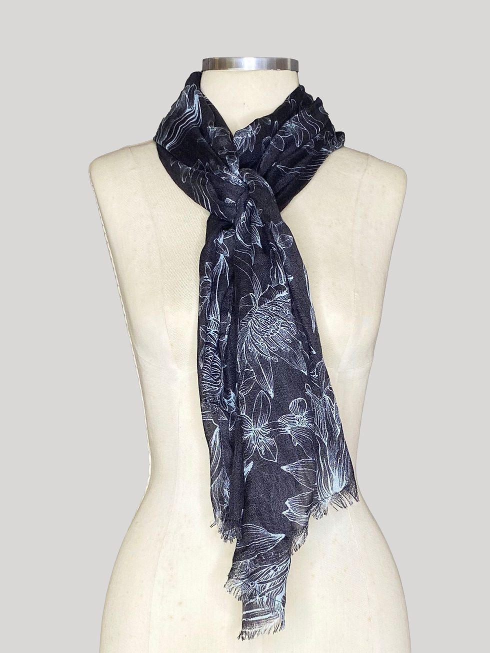 Lenço Longo Floral Grafite Gap