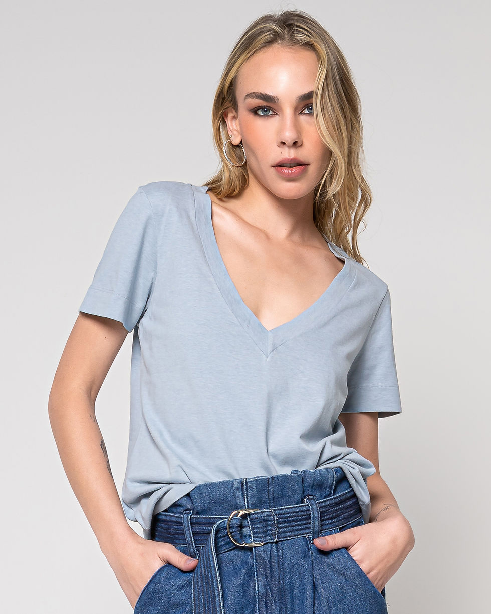 Blusa Basic Decote V Azul Gelo Le Lis Blanc