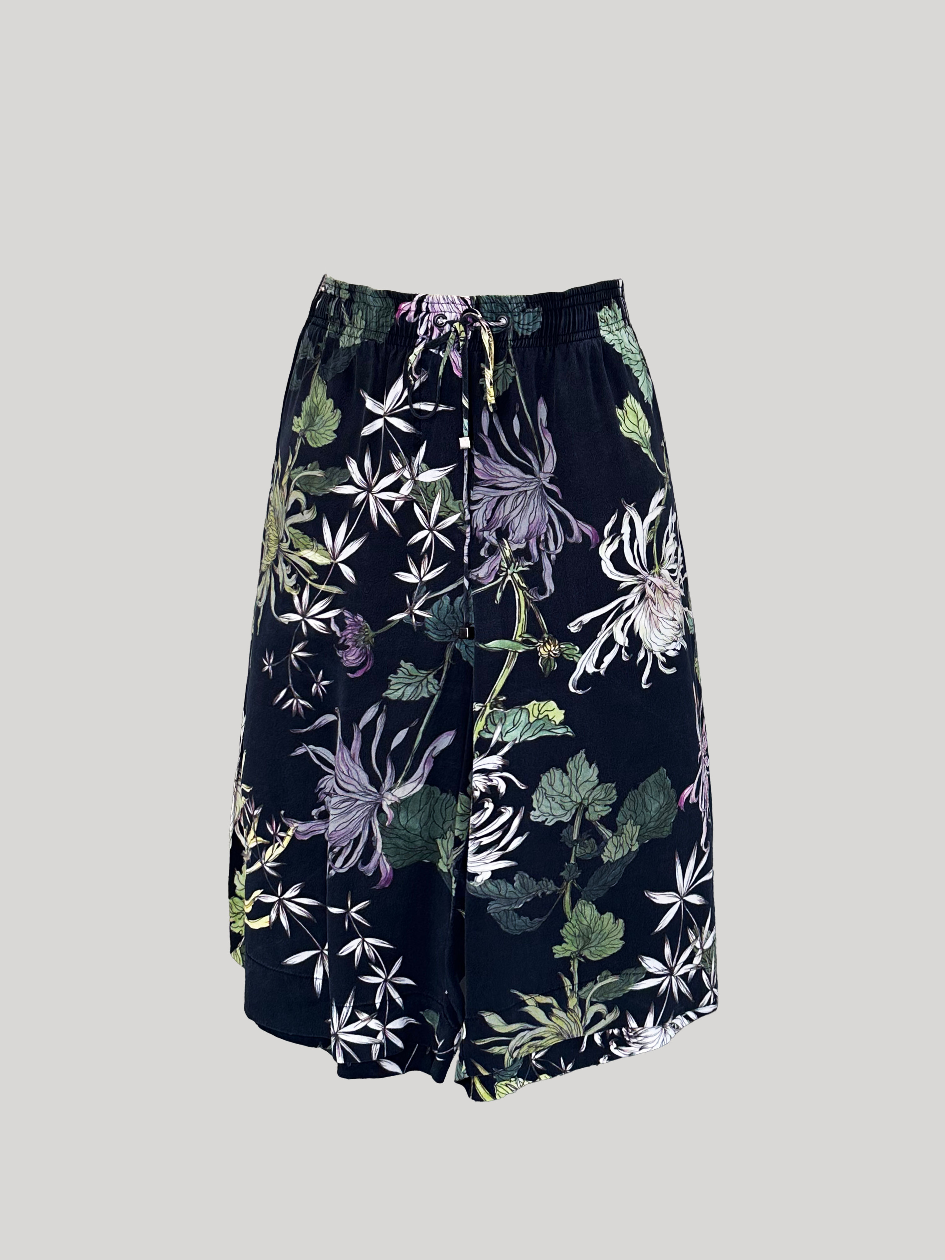 Bermuda Crepe de Seda Floral Animale Vista de Frente