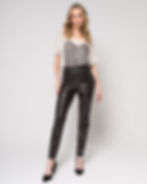 Calça Biker Like Leather Preta Animale Corpo Inteiro Frente