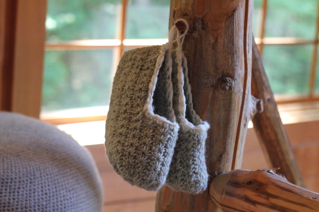 FREE Simple Star Stich Slippers Crochet Pattern