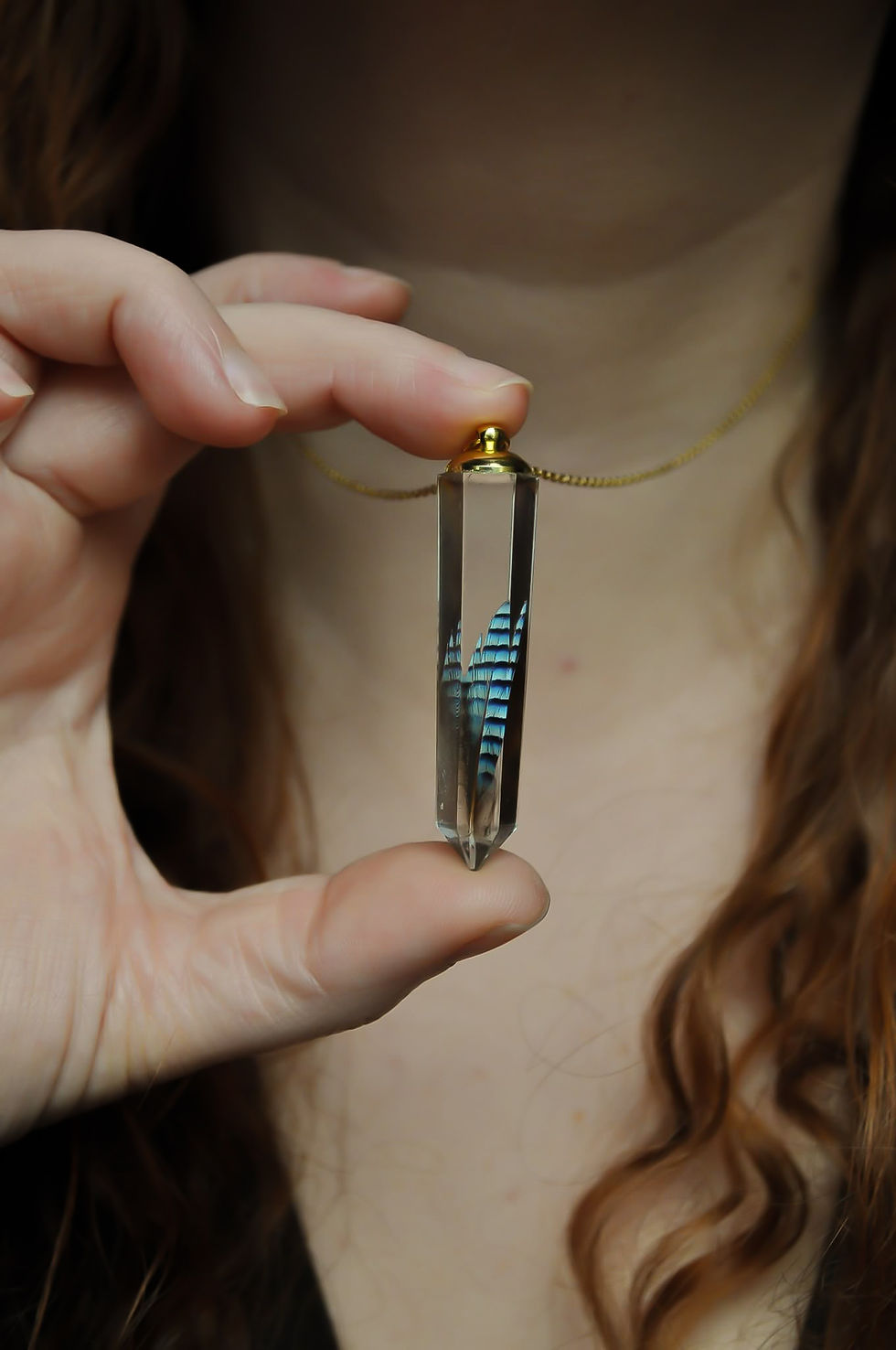 Miniature : Les  enchanteresses - Résine, plume de geai, acier inoxydable or ou argent