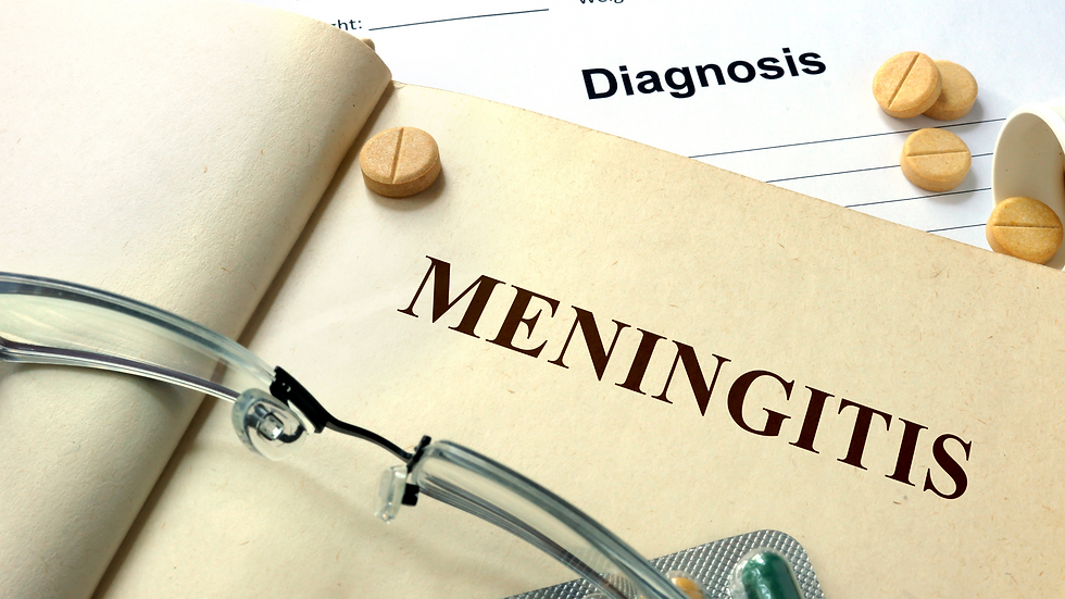 Βιβλίο με λέξη "MENINGITIS", πάνω σε χαρτί με διάγνωση. Συμπληρώνουν γυαλιά και δισκία. Αίσθηση σοβαρότητας.
