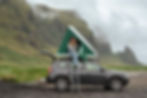 Dacia Duster con tienda de campaña en Islandia