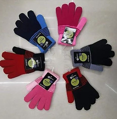 Baby Woolen Gloves Medium Size.jpg