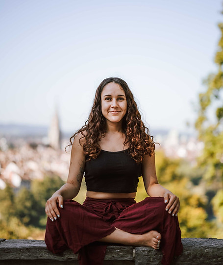 Naïma – Traumasensitives Yin Yoga in Bern | Pandora Community