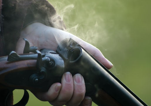 NIÑO SALVA A SU MAMÁ ABRAZANDOLA EN TIROTEO DE CALIFORNIA