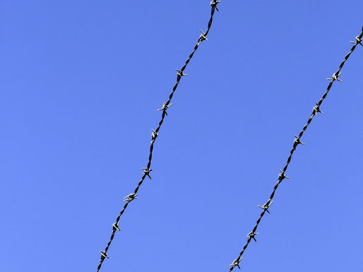 MÁS DE 4,000 MIGRANTES SE ENCUENTRAN EN CENTRO DE DETENCIÓN EN TEXAS