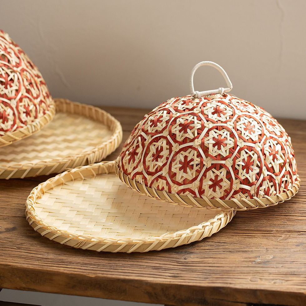 Thumbnail: Round, hand-woven rattan basket, eco-friendly and with a lid.