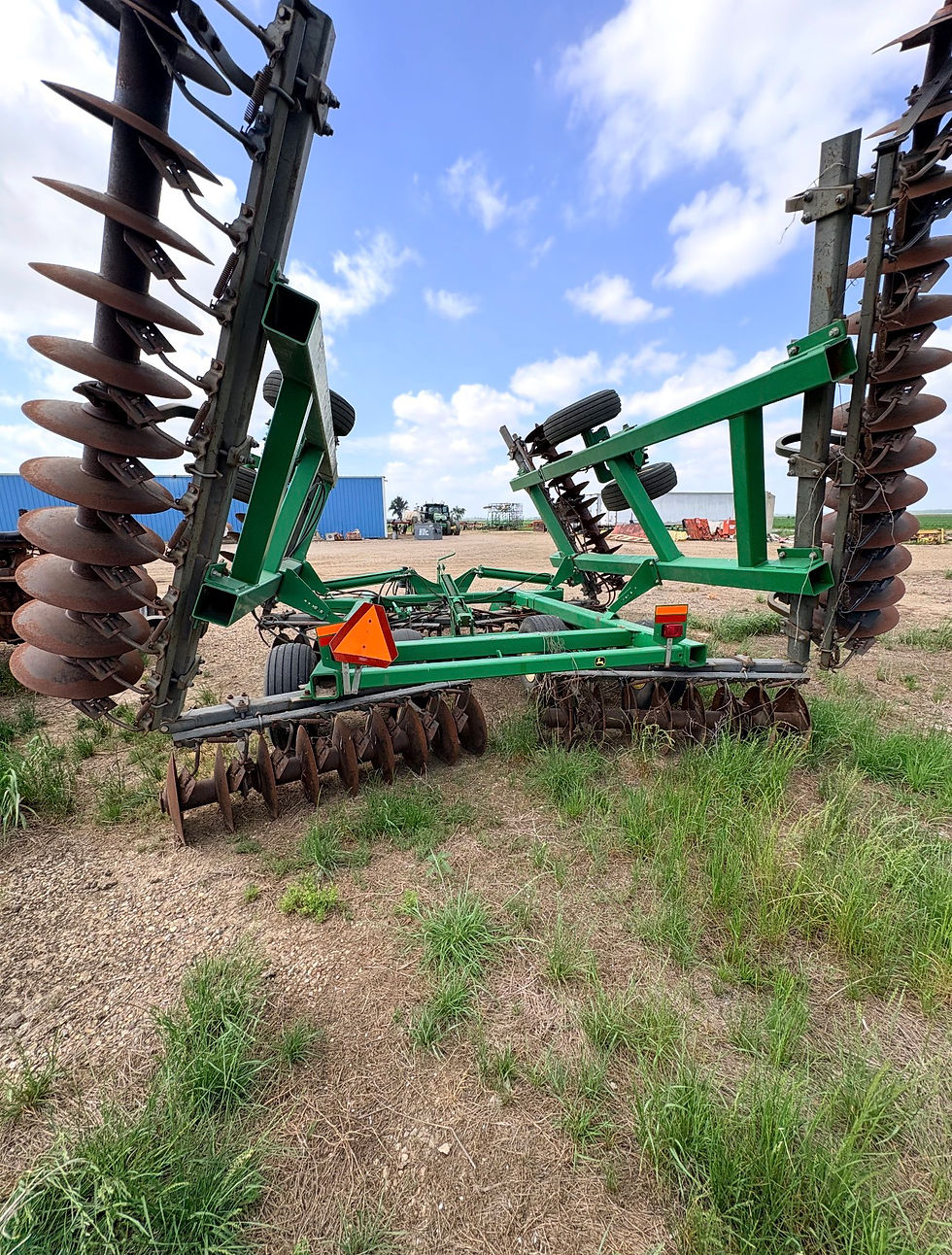 Thumbnail: John Deere 637 disc. 28’ with 22” blades 