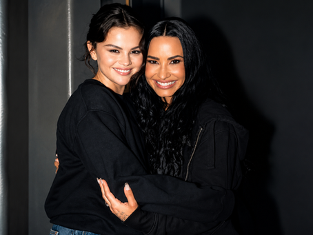 Selena Gomez prestigia estreia da turnê de Demi Lovato e fãs surtam com reencontro das duas
