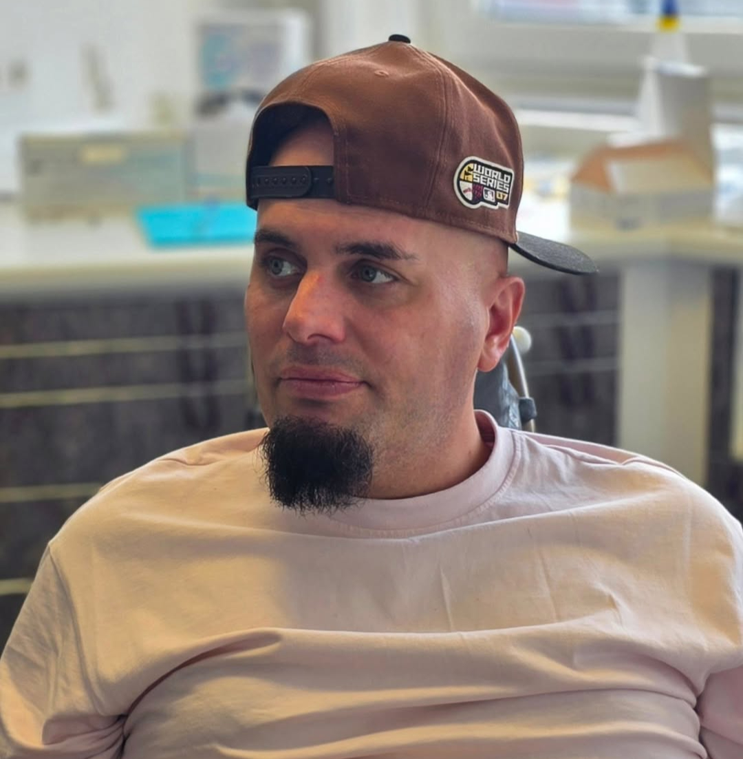 Es ist vollbracht ! 🦷🖤Danke an alle beteiligten _philharmoniepraxis_edited.jpg