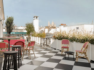Soirée Rooftop à Paris : l’art de recevoir en hauteur avec HECTOR Traiteur