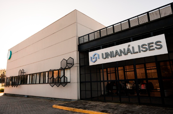 fachada do prédio da unianálises