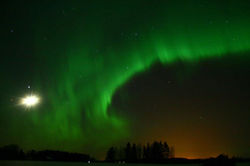 Pyörre on auennut aalloiksi_____Saamelaiset uskoivat revontulien syntyvän ketun huiskiessa hännällä