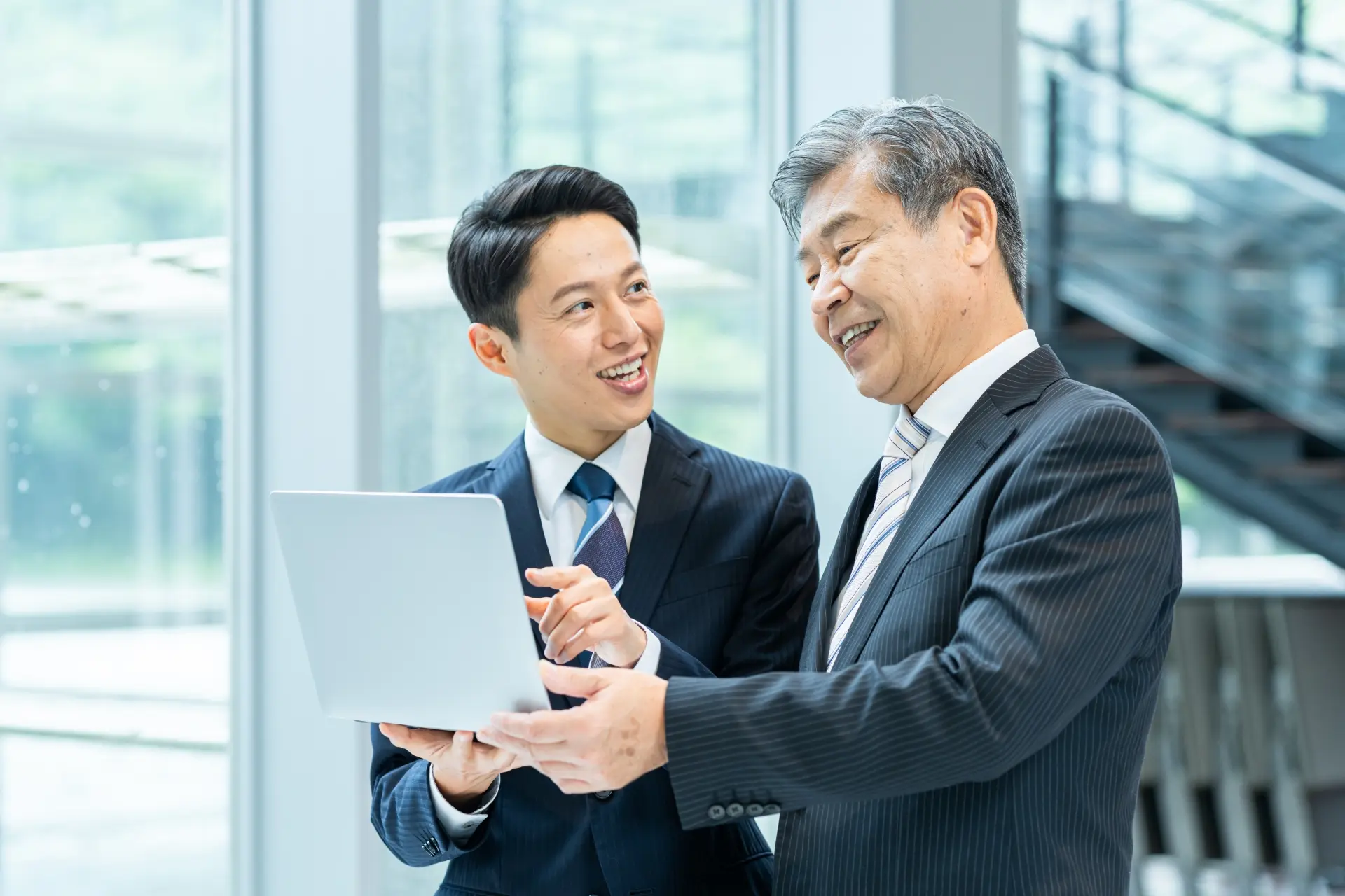 プル型営業とは?仕組み・メリットと問い合わせを商談につなげる実践手順