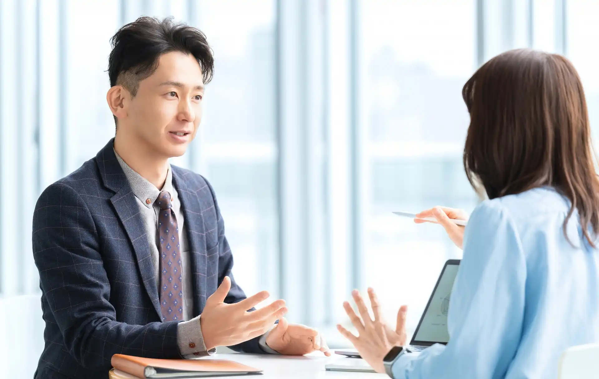 営業ヒアリングの進め方|質問項目・会話例・記録シートを解説