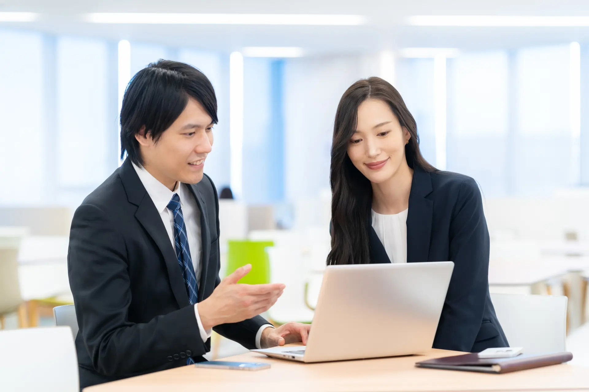 成果報酬型営業代行5社を比較|成果条件・費用・選び方