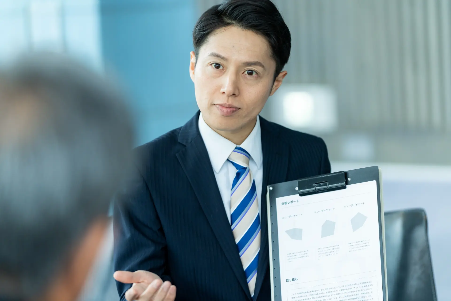 プッシュ型営業とは?プル型との違い・メリットと使い分け