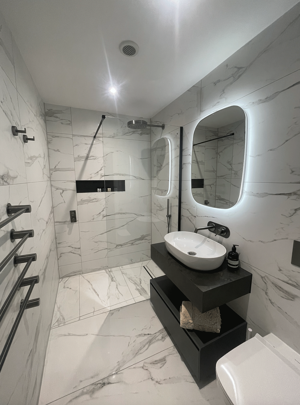 Auberge_Bathroom_Hero