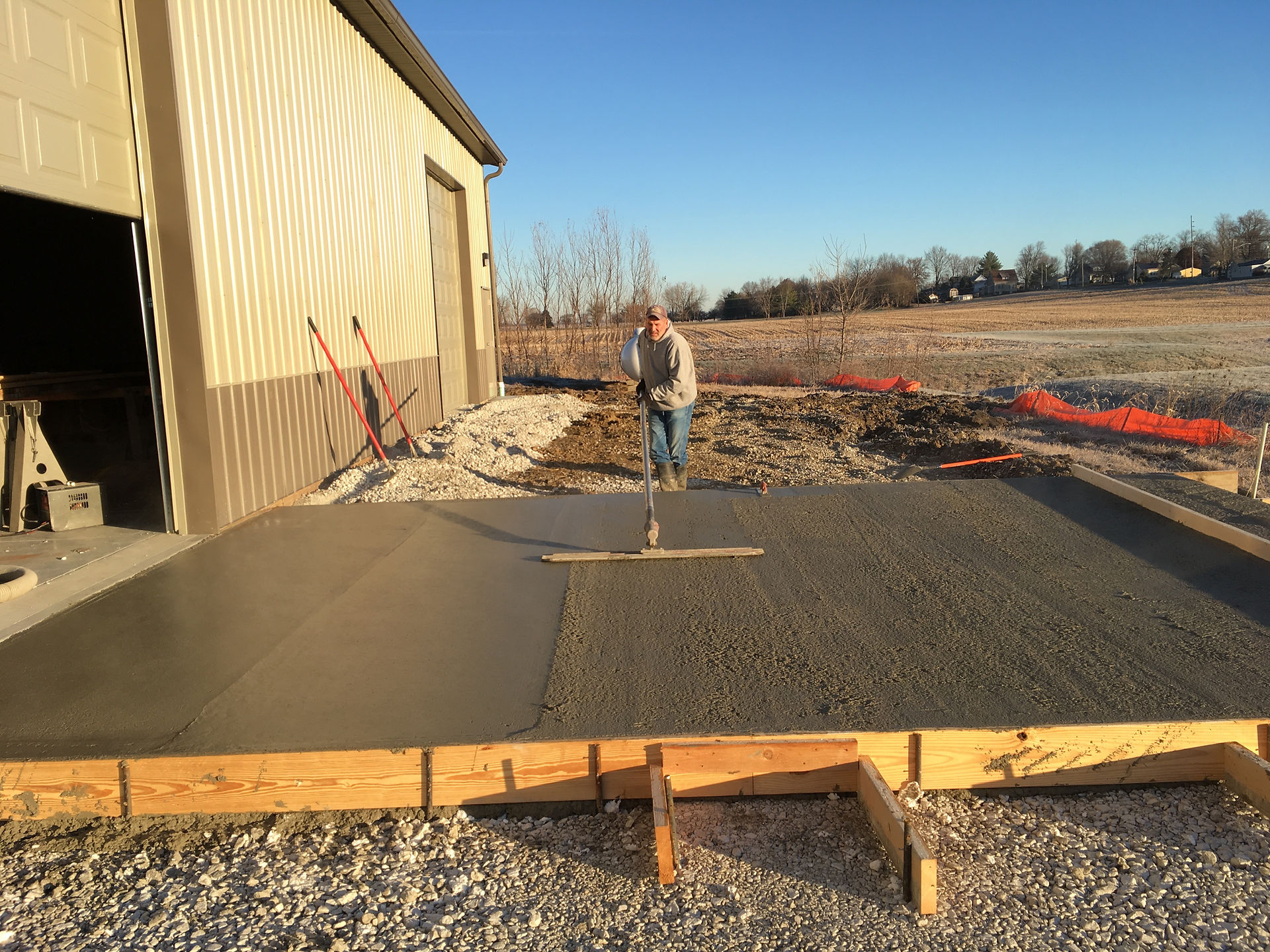 2017_12_01 Pouring east slab 4