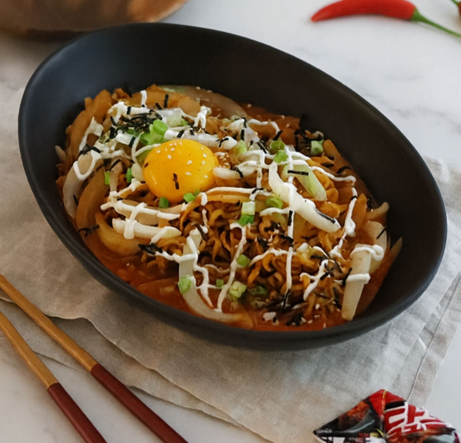 How to Make Buldak Ramen Better (Easy Cheese, Onion & Mayo Upgrade)