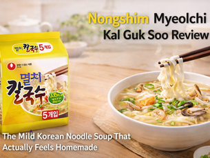 Landscape blog thumbnail for a Nongshim Myeolchi Kalguksu review, featuring the yellow Nongshim Myeolchi Kalguksu package on the left and a bowl of mild Korean knife-cut noodle soup on the right, with chopsticks lifting noodles over a warm, bright kitchen-style background and the headline about a homemade-tasting Korean noodle soup.