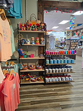 2 displays of hard goods, home decore and mugs, as well as purses
