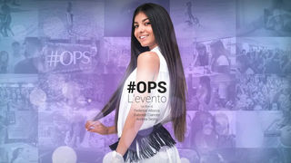 Documentario “OPS – L’evento”: presentatrice sorride davanti a un fondale di immagini e loghi, produzione One Shot / Notorious Pictures.