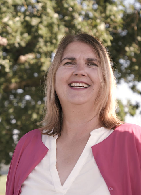 P1379888 (3)_edited_edited.jpg