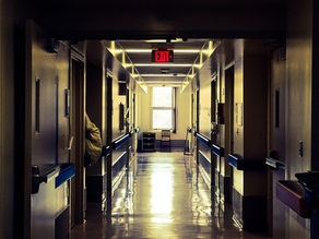 couloir d'hôpital