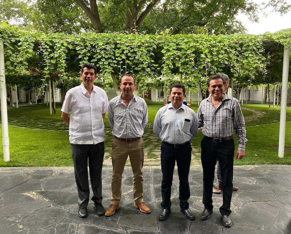(de Izq. A Der.) Lic. Héctor Medrano, CEO de Cactus Valley; Lic. Fernando Orozco Lara, Presidente Municipal Electo de Parras; Lic. Reyes Flores Hurtado, Delegado del Gobierno Federal en Coahuila, y el Lic. Ramiro Pérez Arciniega, actual Alcalde de Parras.