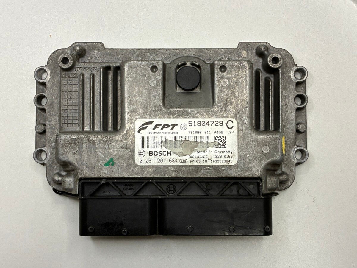 Fiat Grande Punto Engine Control Unit ECU - 0261201684 51804729